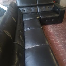 SECTIONAL GENUINE LEATHER RECLINER ELECTRIC BLACK COLOR... DELIVERY SERVICE AVAILABLE 🚚💥🚚