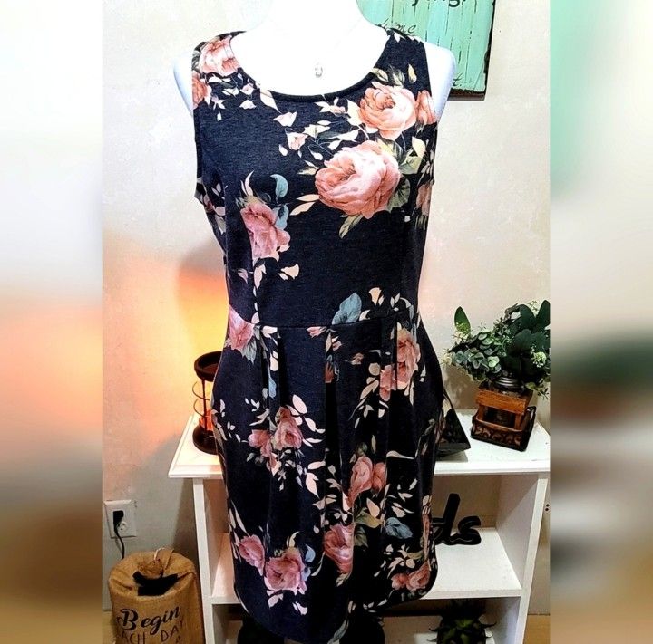 Boutique Floral Sleeveless Dress With Pockets