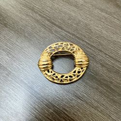 Vintage Gold Tone Oval Brooch 