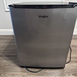 Whirlpool Mini Fridge With Freezer