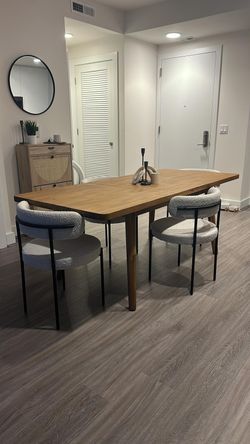 Castlery Extendable Table