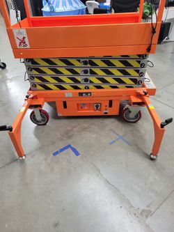SCISSOR LIFT