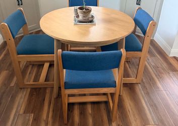 SET OF 4 OAK DINING CHAIRS