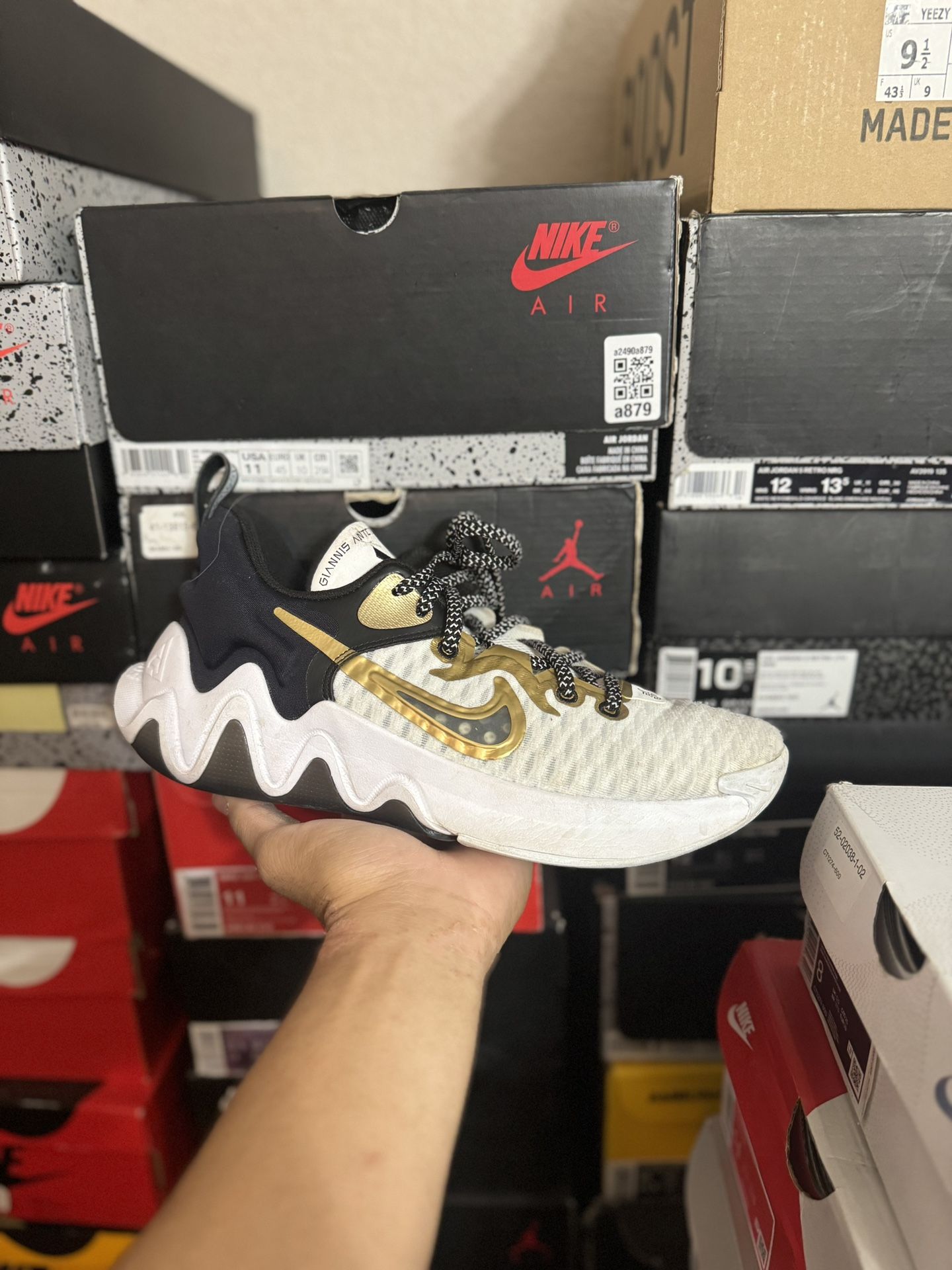 Nike Giannis Immortality Championship (Translucent Black Sole) size 9 USED But Clean