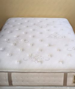 Stearns & Foster Que,en's Gate 12" Luxury Plush Matt,ress – Que,en Size.