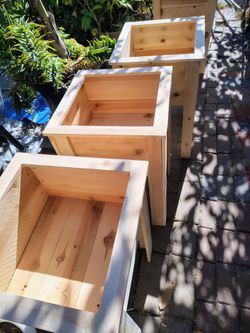 CUSTOM NATURAL CEDAR PLANTERS