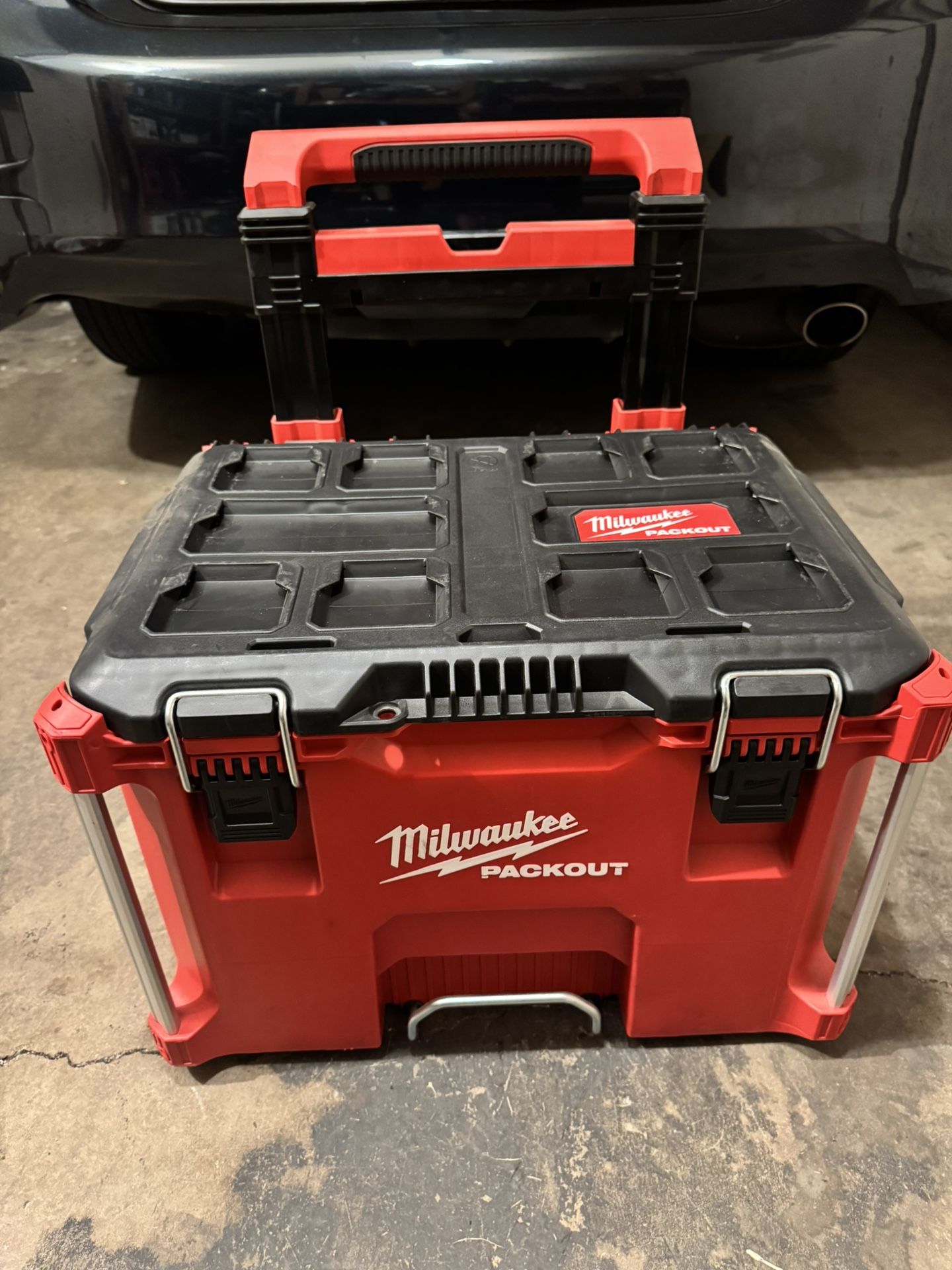 Packout With Wheels and Handle