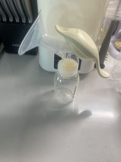 Medela Manual Breast Pump 