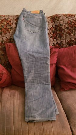 2 Pair of Men's Jeans (Levi/Platini). Never Worn