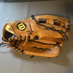 Wilson A950  Baseball/Softball Glove. RH throw.