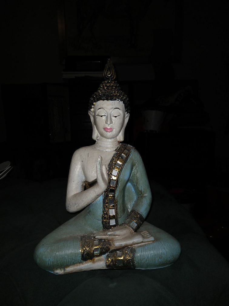 Thai sitting Buddha statue