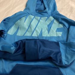 Nike hoodie with pockets. Size Youth XL
