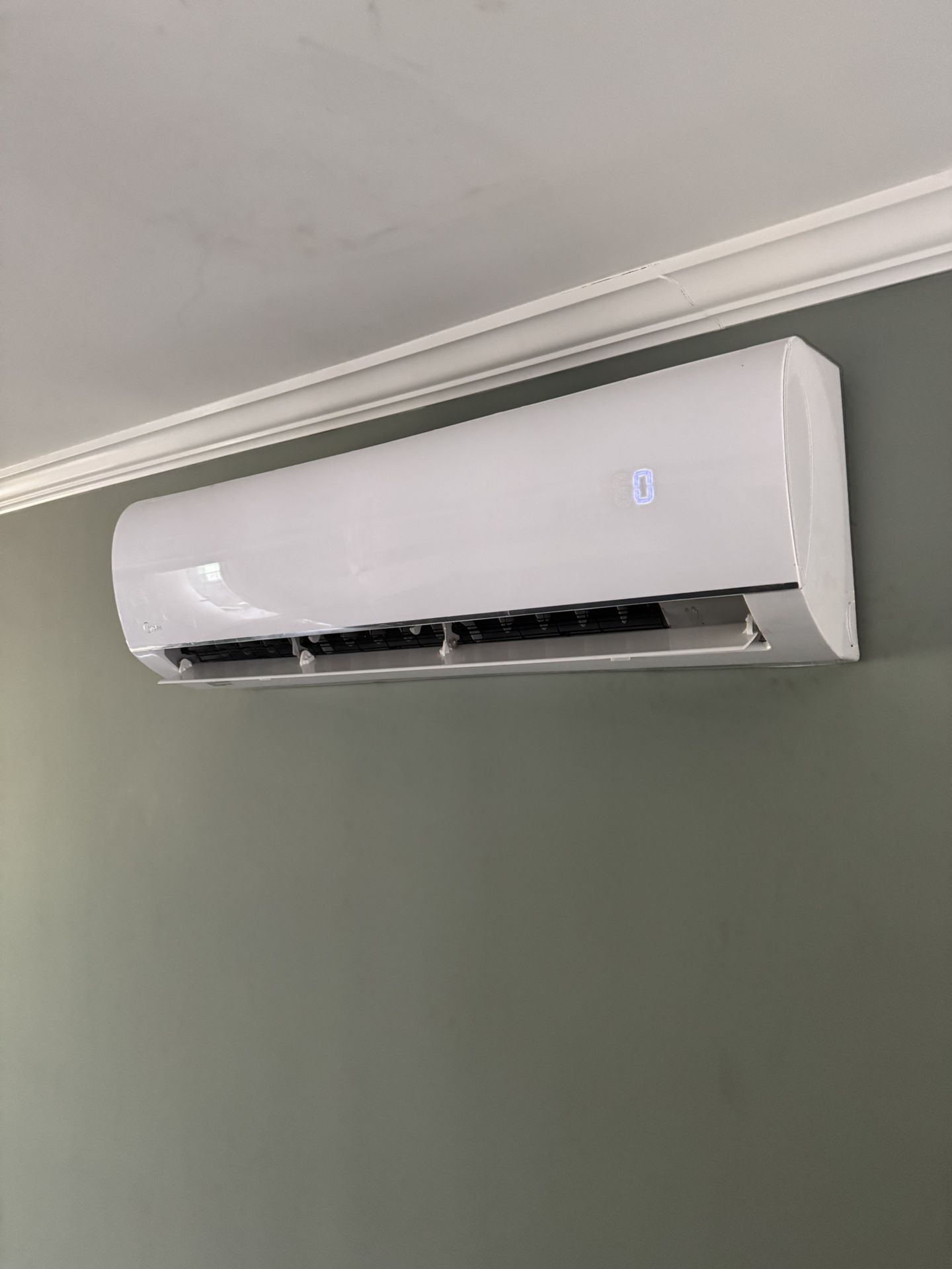 Midea Wall AC/Heat unit with mini split