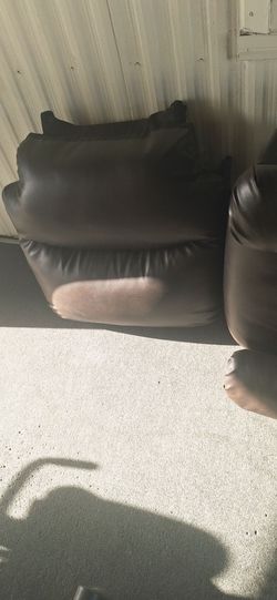 Recliner adjustable with remote