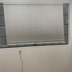 White Wood cordless Blind