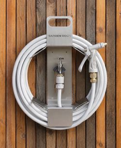 Garden hose dock