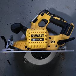 Dewalt 20V Max XR 7-1/4” Brushless Circular Saw with new blade (tool only) DCS570