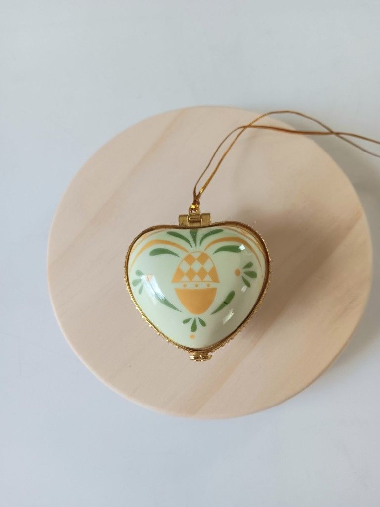 A Joyful Heart Ceramic Trinket Box Hanging Hand Painted Ornament Gift.