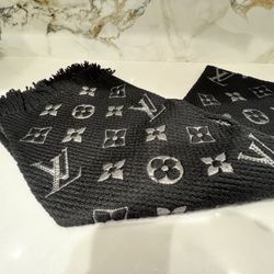 LOUIS VUITTON Winter Scarf Logo Mania Monogram Wool Silk Black & Silver 