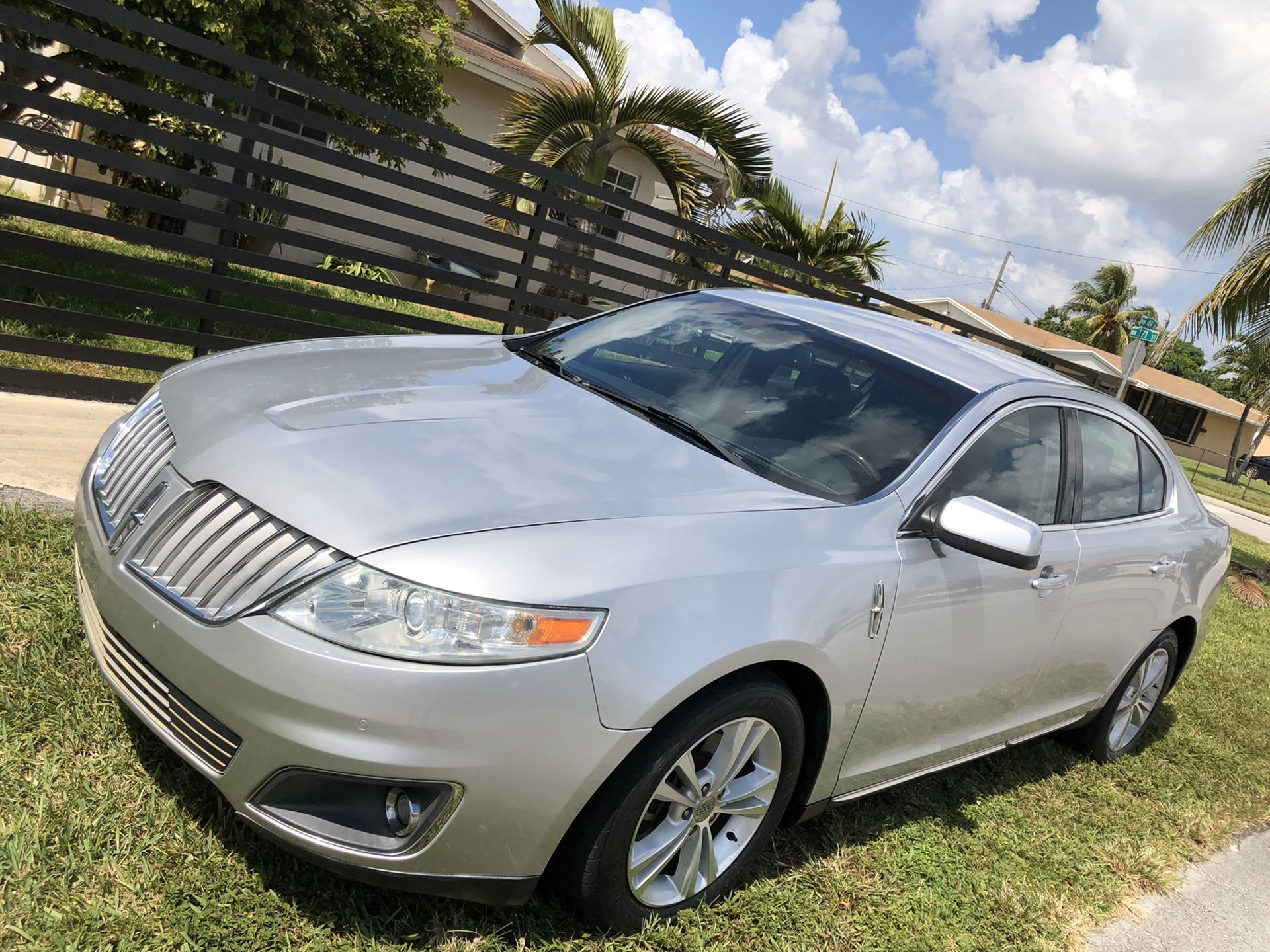 2011 Lincoln MKS