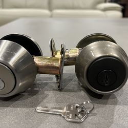 Defiant deadbolt door lock with 1 key
