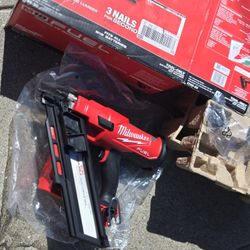 Milwaukee
M18 FUEL 3-1/2 in. 18-Volt 30-Degree Lithium-Ion Brushless Cordless Framing Nailer (Tool-Only)
1.3k