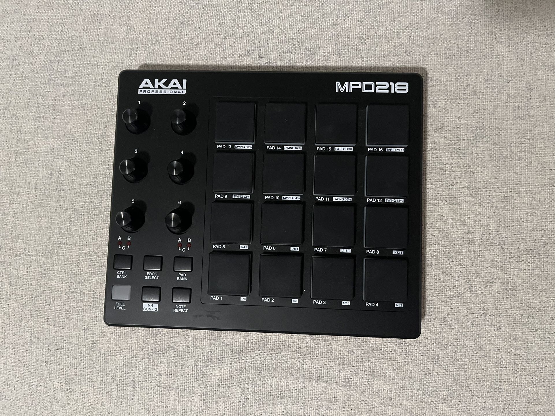 AKAI - MPD 218