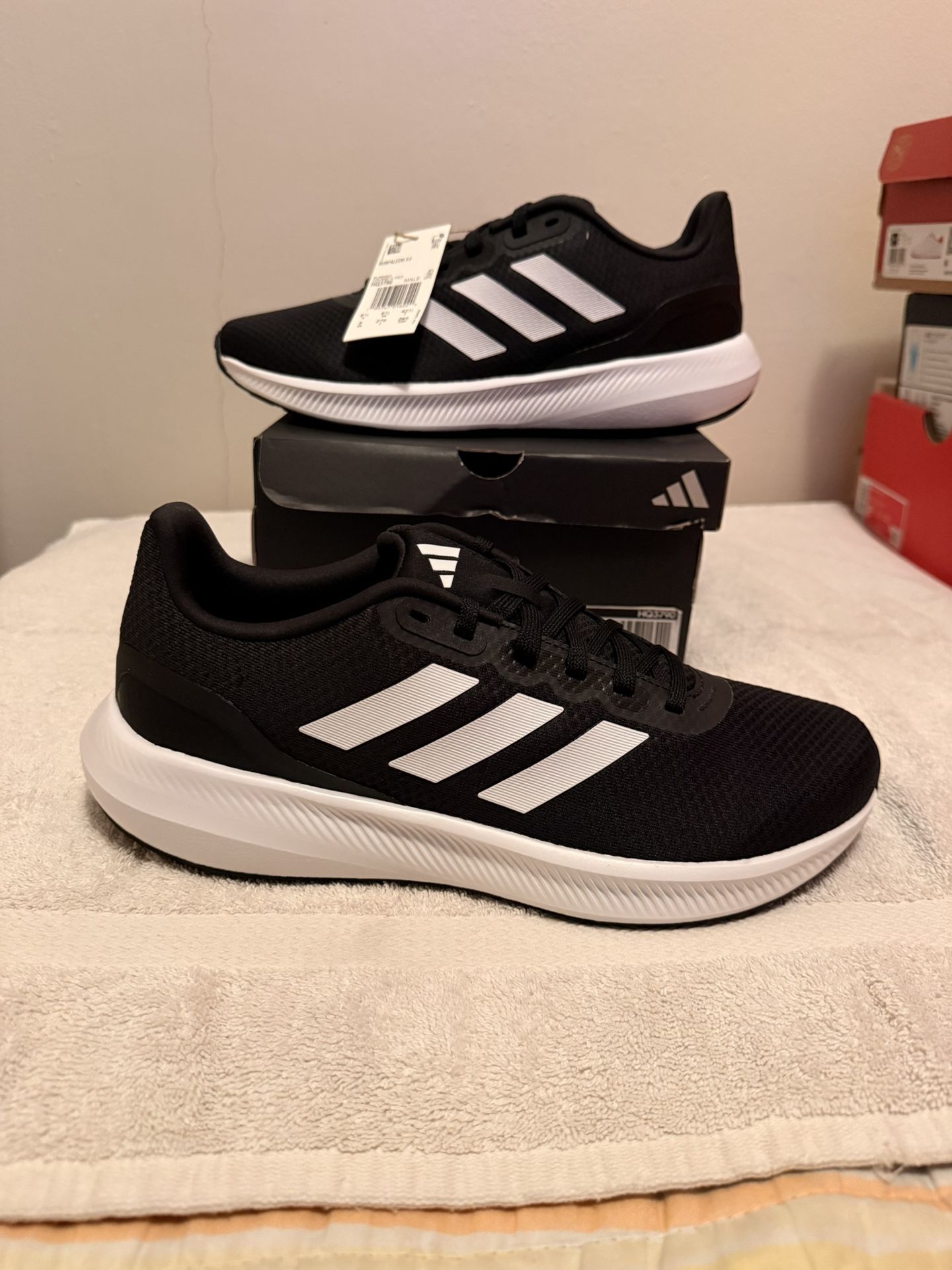 Adidas size 9 Brand New Original For Running  Zapatos de Adidas talla 9 Nuevos y Originales