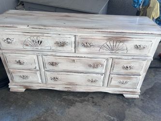 Farmhouse dresser