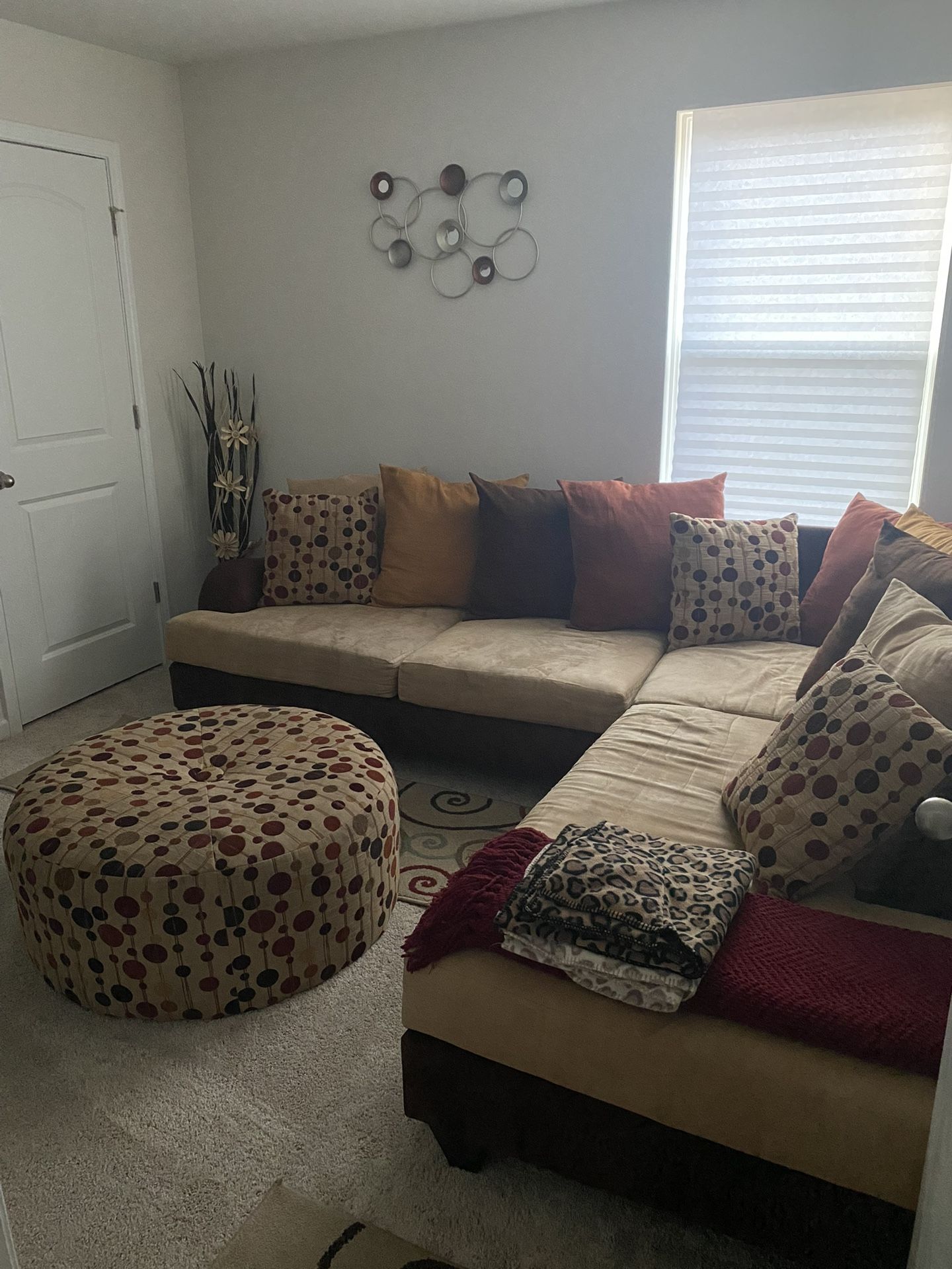 Sectional Couch W/Ottoman