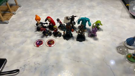 Disney Infinity 1.0 The Incredibles, Monsters University and Pirates of the Caribbean figures Playset