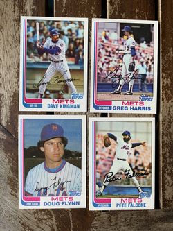 (8) 1982 Topps Baseball Cards 