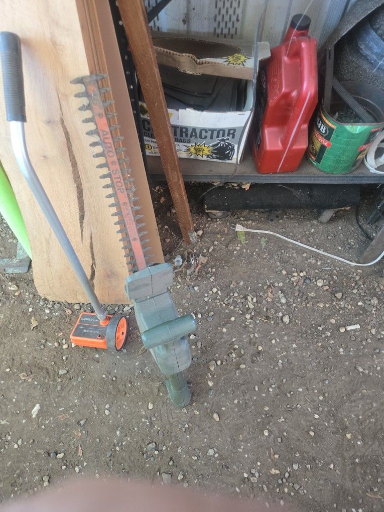 Electric Hedge Clipper