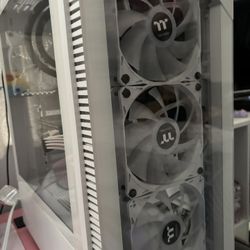 White Gaming PC