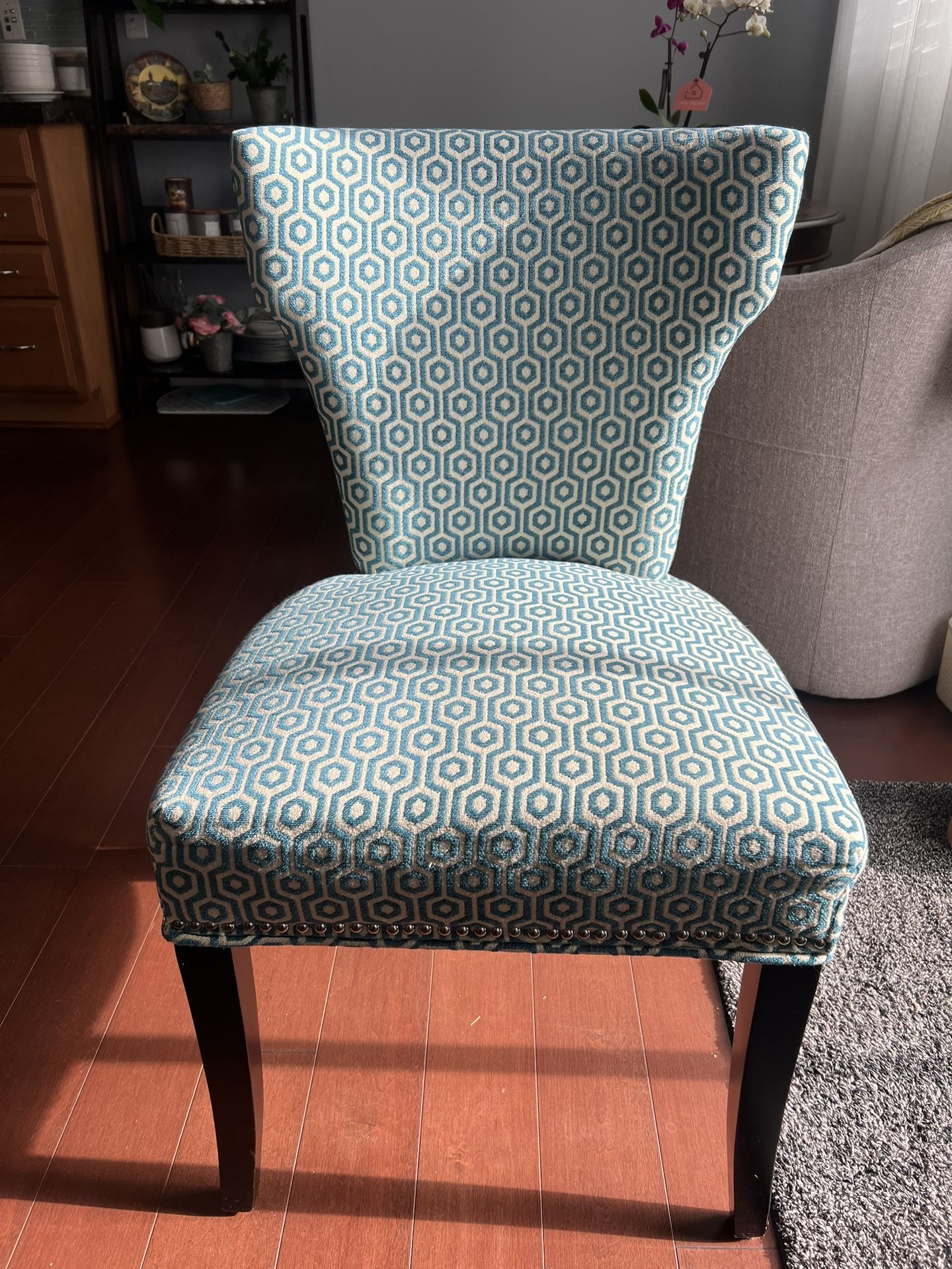 Side Chairs/ Accent Chairs