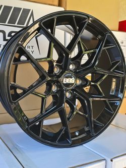 18x8.5 NEW SHIFT PISTON WHEELS/RIMS. 5X114.3