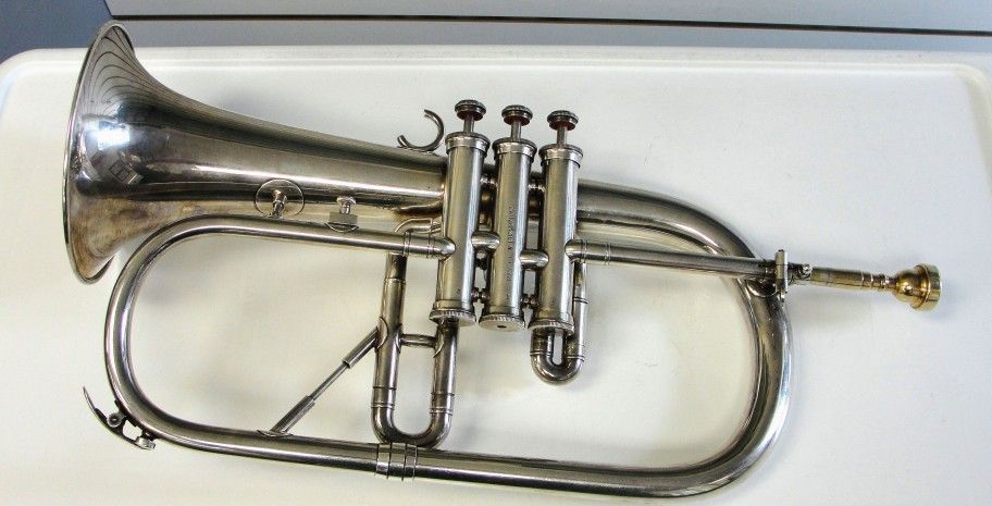 CONN SWISS VINTAGE FLUGELHORN WITH 3C MOUTHPIECE