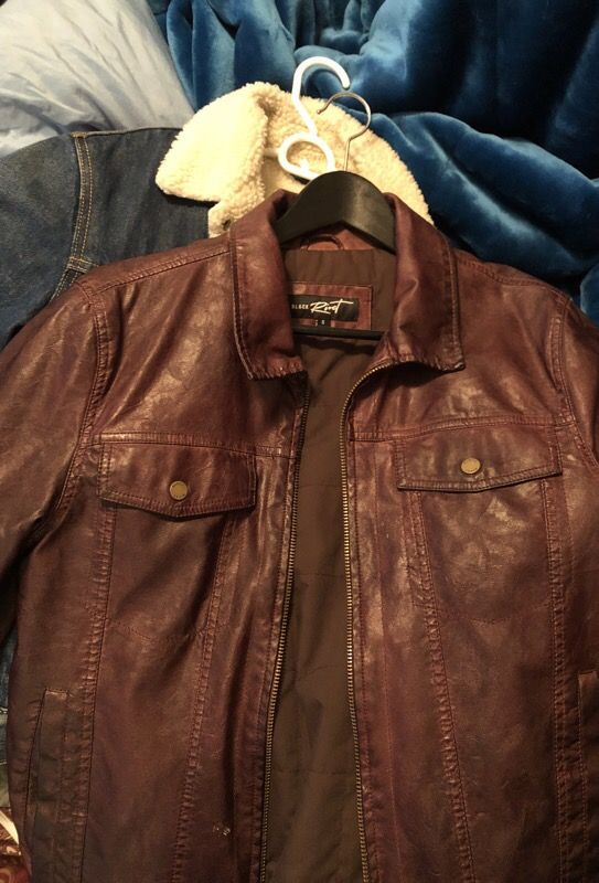 BROWN LEATHER JACKET.