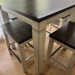 Tall table With 4 Stools