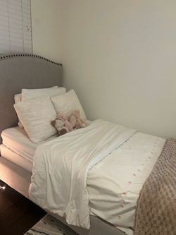 Twin bed ( bedding ,  mattress ,pillows , and stuffed animals don't come with it )
