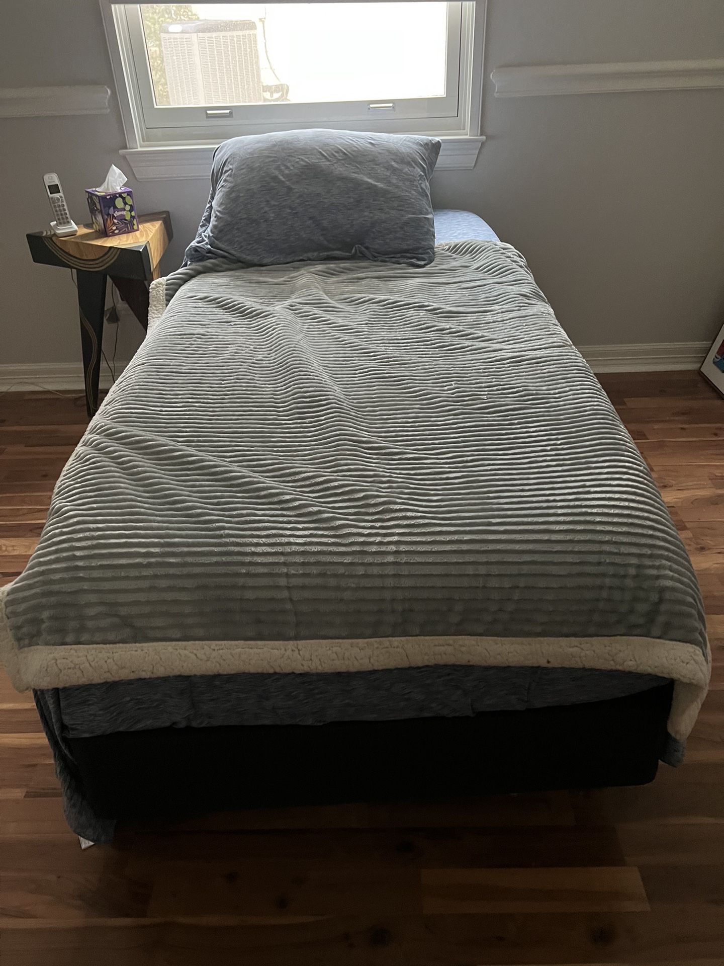 Twin XL With Frame And Box Spring