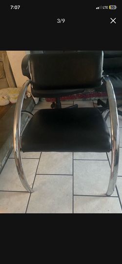 black leather chairs, like new condition. Suitable for beauty salon, office,