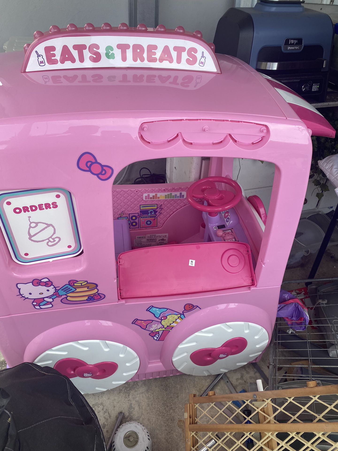 Hello Kitty “Eats And Treats” Car