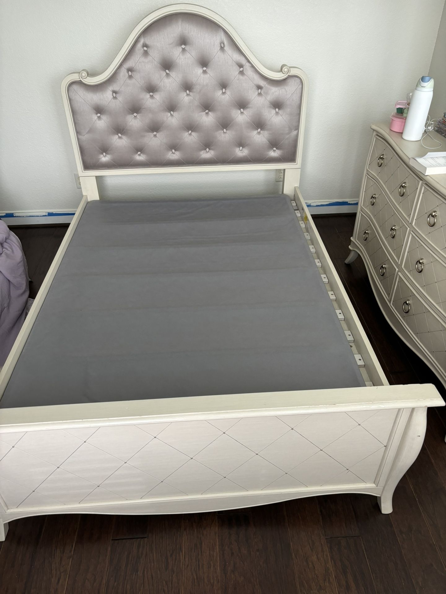 Beige Full Bedroom Set/Juego de recámara matrimonial de color beige