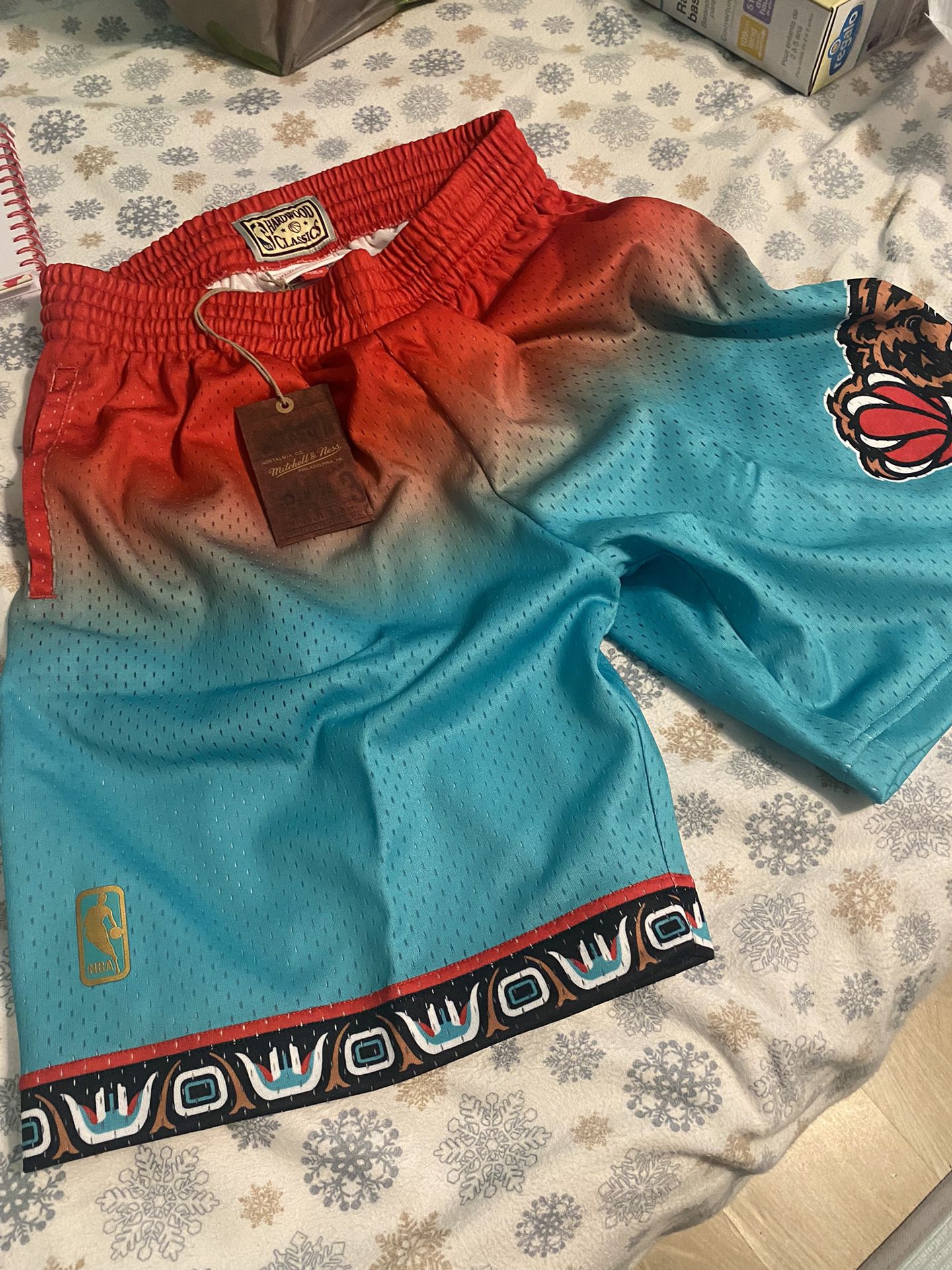 Mitchell & Ness Vancouver Grizzlies NBA Swingman Shorts Men's Large for  Sale in Los Angeles, CA - OfferUp