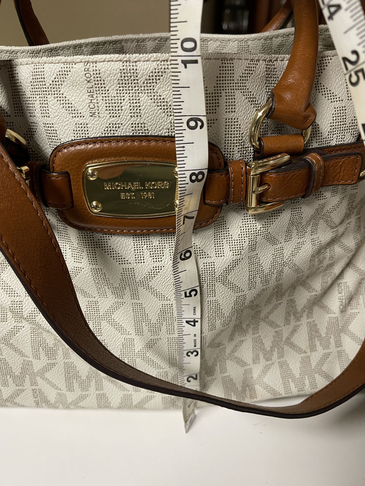 Michael Kors MK Kenly Large Logo Tote for Sale in Waco, TX - OfferUp