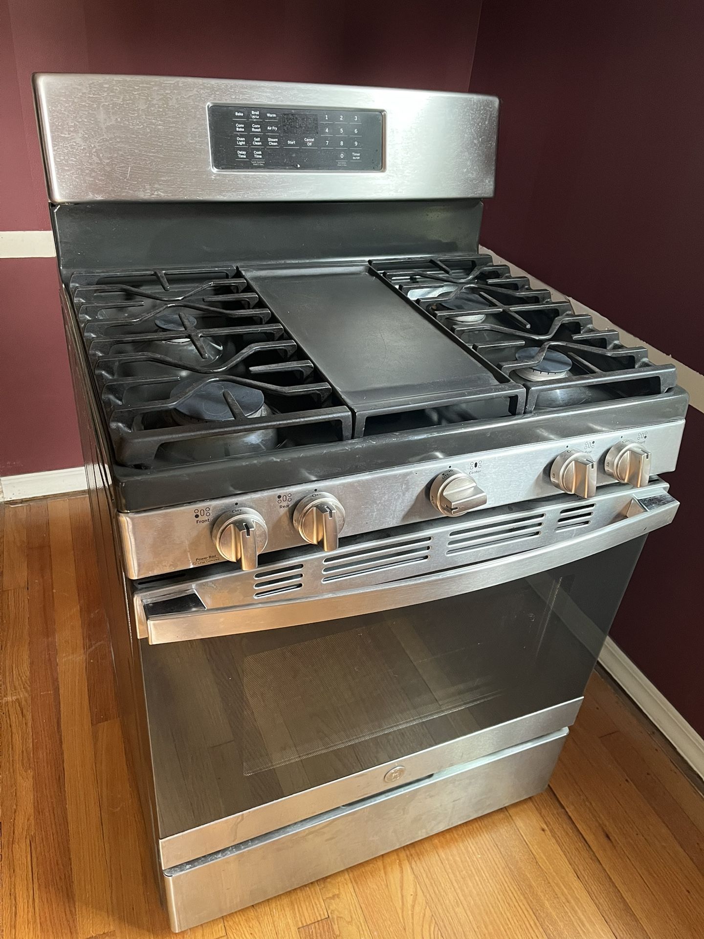 GE 5 Cubic Feet Gas Convection Range With Self Steam Cleaning and Air Fryer