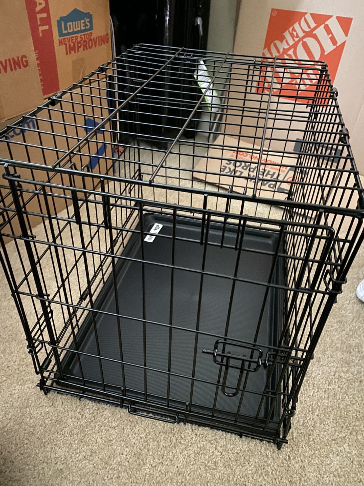 Small dog crate 24Lx18Wx19H