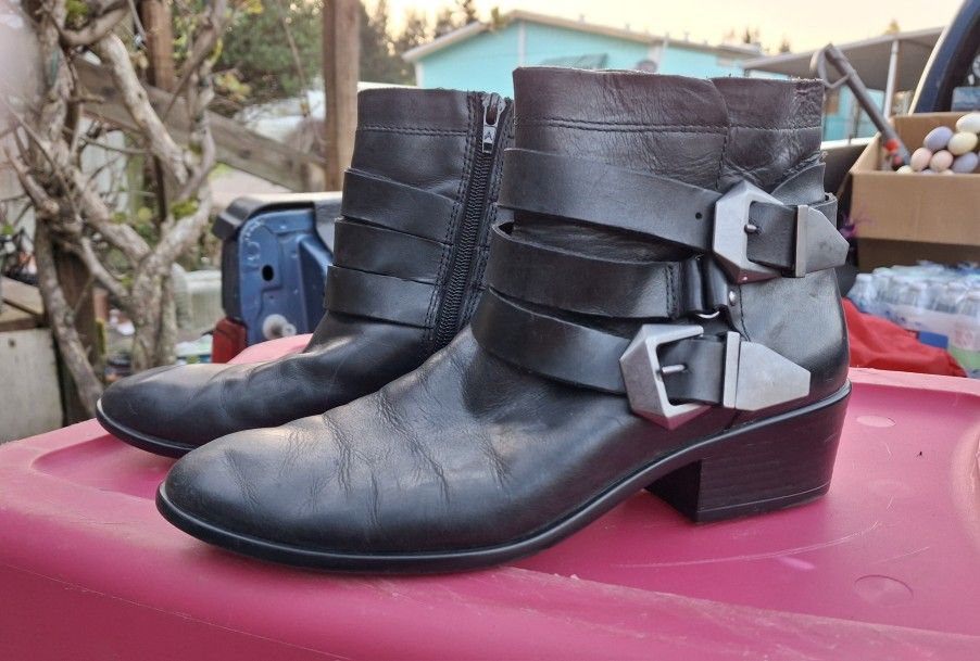Women's Leather Boot's