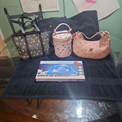 Hello Kitty Crossbody Purse Bundle 